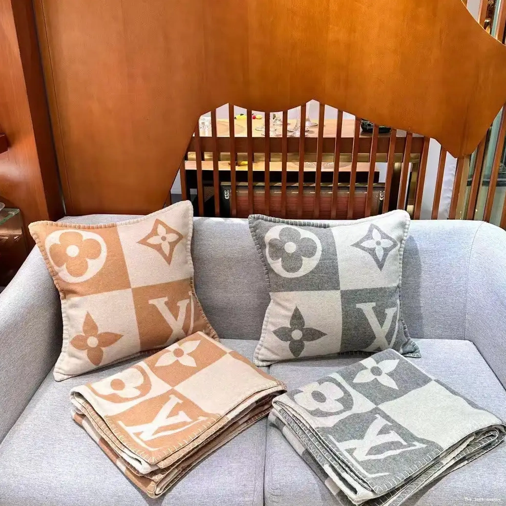 THROW CUSTOM CHECKMATE WOOL LV PILLOW 0619
